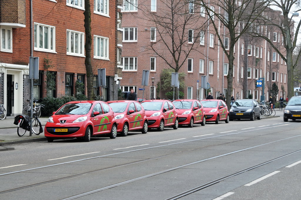 Uitstralen Verzamelen tentoonstelling Rode GreenWheels | Greenwheels auto's staan op vaste gereser… | Flickr