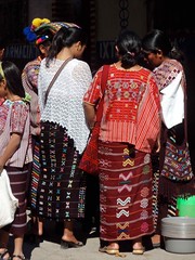 Mujeres en el mercado - Women in the market; Ixtahuacán, Huehuetenango, Guatemala