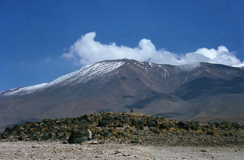 sky mountain snow mountains clouds landscape volcano desert bolivia wilderness emptiness altiplano volcanes volcanos volcan