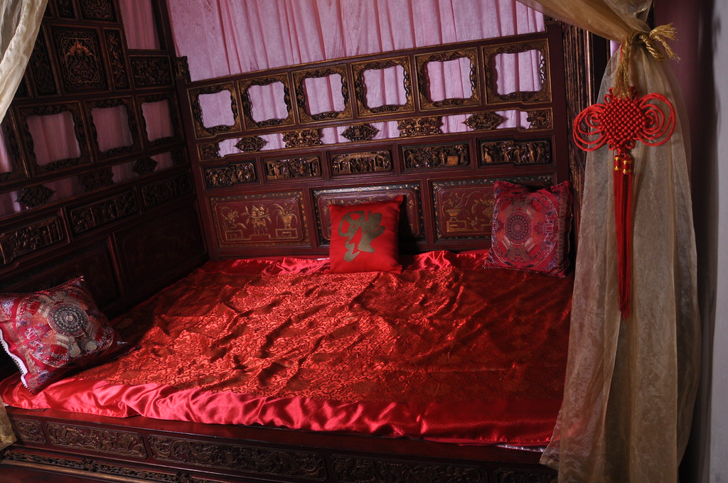 Как выжить в постели императора. Традиционная китайская кровать. Древняя китайская кровать. Кровать китайского императора. Спальня в стиле древнего Китая.
