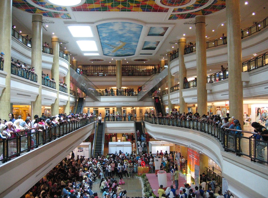 Mostrarte factible Opaco Shopping mall, Brunei | A show attracts a big crowd at Centr… | Flickr
