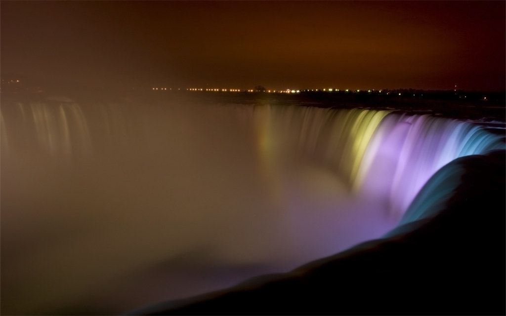 Niagara night shot by tibi wagner