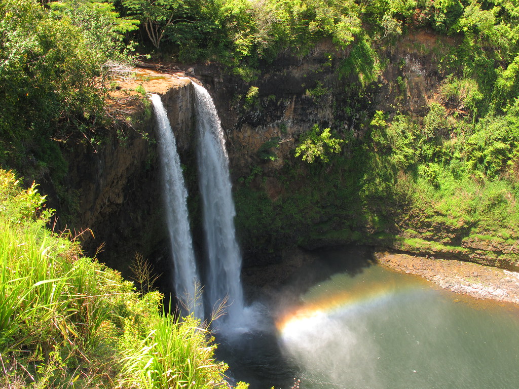 Тысяча водопадов. Оаху земля тысячи водопадов. Оаху тысяча водопадов. Водопад Хонокохау Мауи. Кауаи водопад.