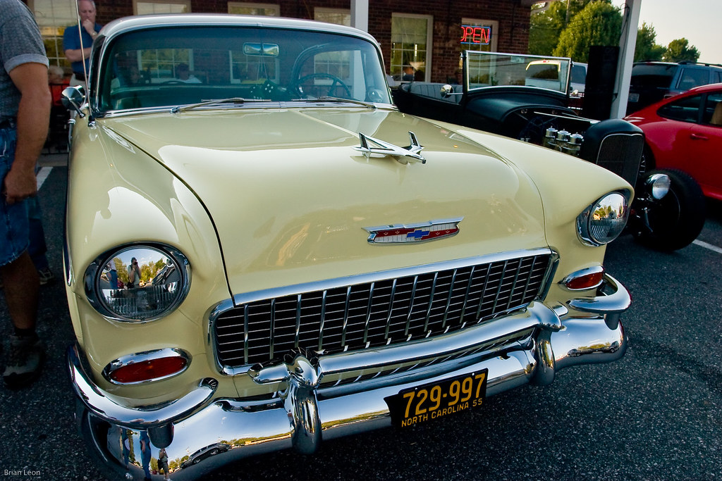 Cars at the Diner | Photos from th car show held every month… | Flickr