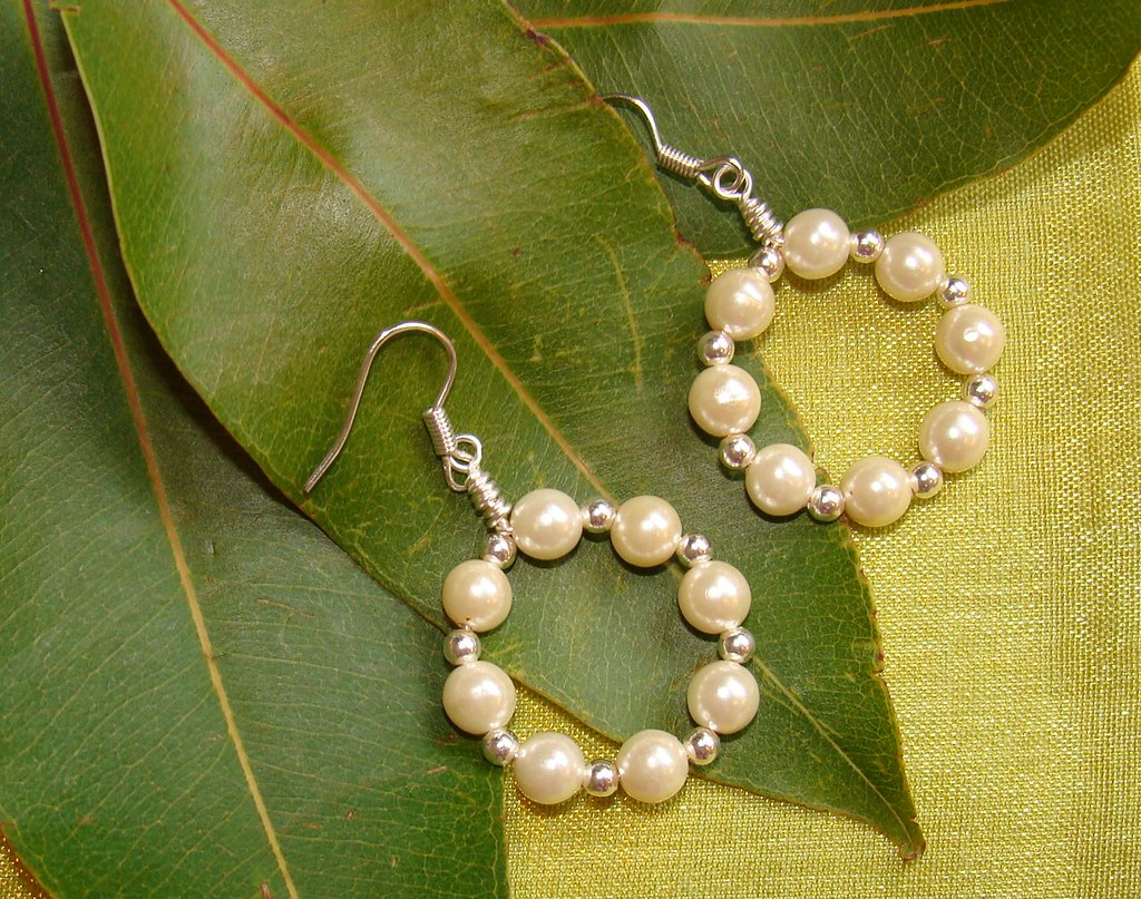 Hoop Pearl earrings | Pearl earrings | Yoursewsweet | Flickr