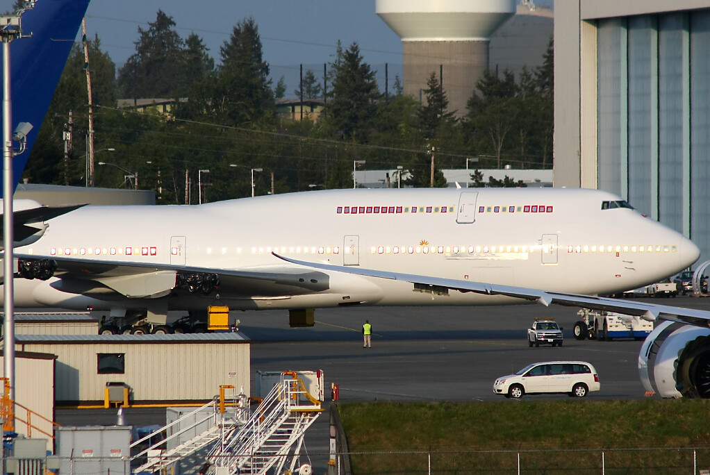 Qatar Amiri Flight VQ-BSK ( A7-HHE ) Boeing 747 VIP jet for the Emir