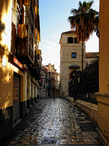 Primeras Luces Sobre Calle San Agustín, Málaga. by ToniMolero07, <a target="_blank" href="http://www.goear.com/listen.php?v=29791e7" rel="nofollow"><b>Ciudad de las