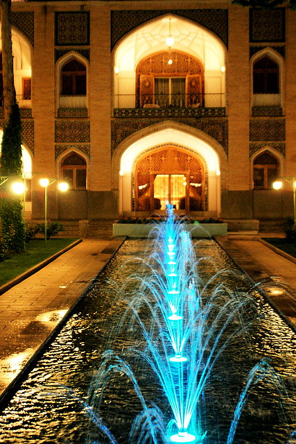 Esfahan: Abbasi hotel courtyard, night