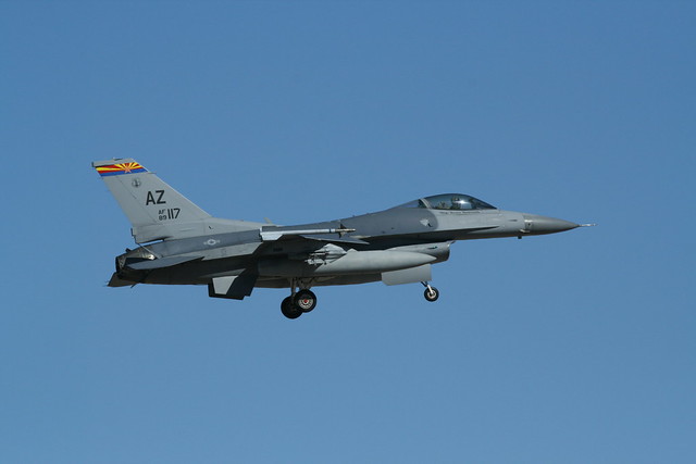 F-16C LANDS @ TUCSON IAP