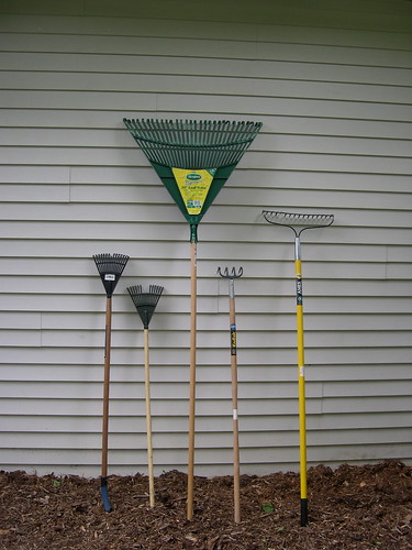 Rakes | 1 Large Leaf Rake, 2 Small Leaf Rakes, 1 Hoe, 1 Gard… | Flickr