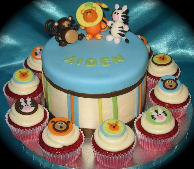 Jungle theme baby shower cake and cupcakes