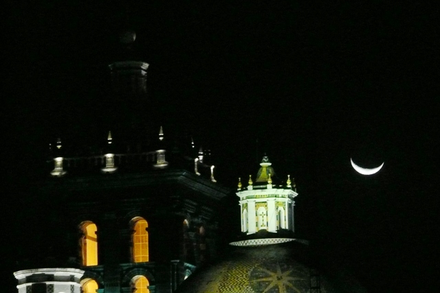 Puebla - La torre, la cupula, y la luna
