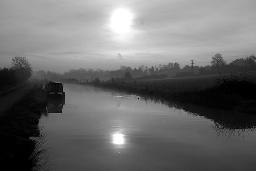 mist water sunrise geotagged dawn countryside canal fields narrowboat kennetandavoncanal challengeyouwinner pentaxk10d cyniner geo:lat=51354424 geo:lon=2079442