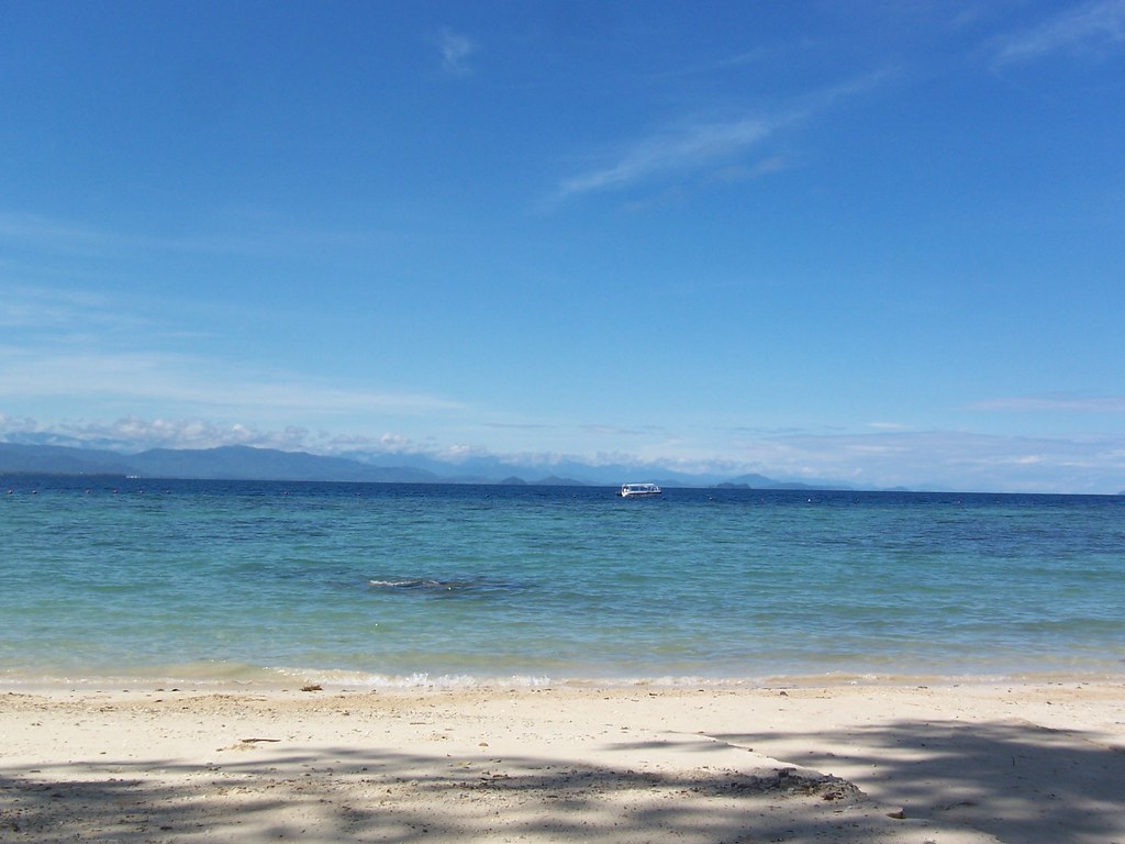 Beach of Manukan Island | Pure and calm. | Jun Sung Park | Flickr