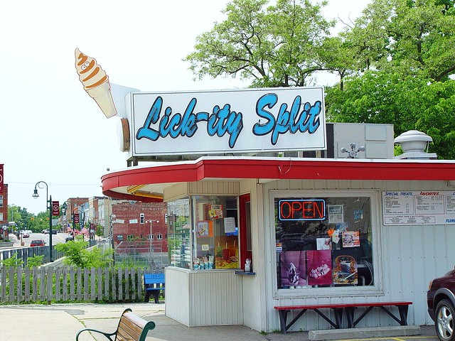 Lick-ity Split Vintage Ice Cream Stand - Grand Ledge, Michigan - 6/6/09