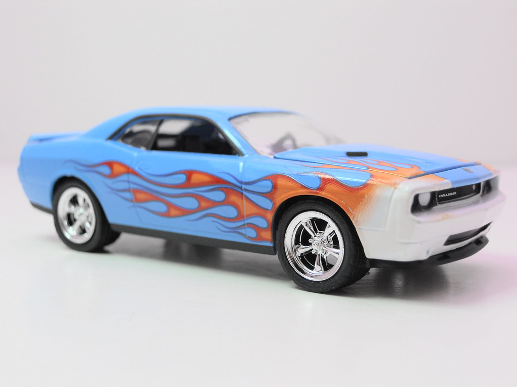 2009 GREENLIGHT UP IN FLAMES 2009 DODGE CHALLENGER MUSCLE CAR GARAGE SERIES 2