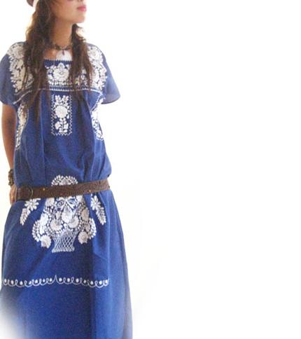 Vestido Mexicano bordado Paz Azul