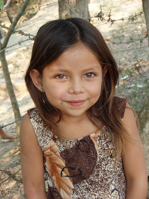 Muchacha sonriente - Smiling girl; Nueva Segovia, Nicaragua