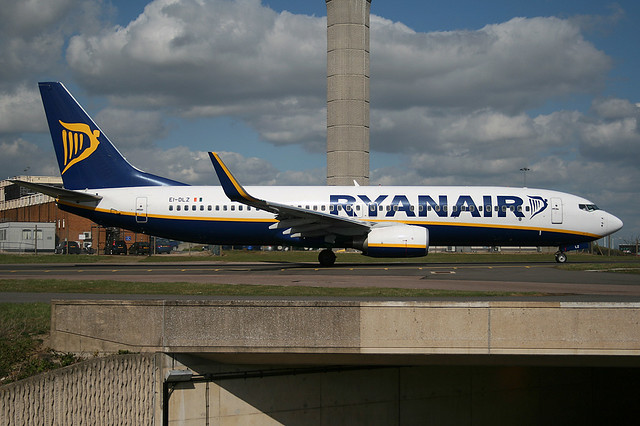 Ryanair - Boeing 737-8AS/W EI-DLZ @ London Luton