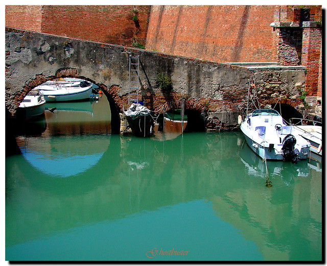 Livorno - Un buco...nell'acqua?