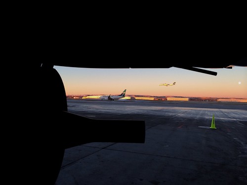 morning calgary sunrise dawn flying arrival westjet encore b737 q400 takenatwork cyyc