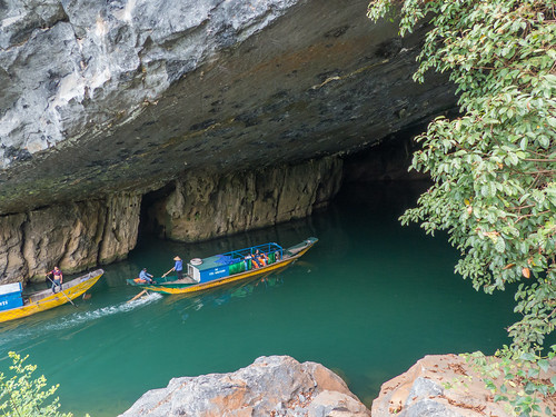 seasia vietnam cave cavern phongnha