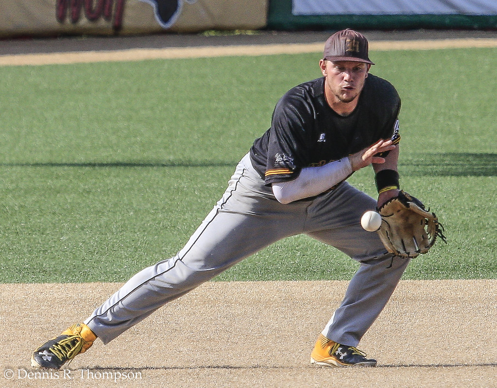 _48P6428 | Third baseman Chase Rader fields a grounder, late… | Flickr