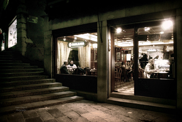 night café at Rialto Pier