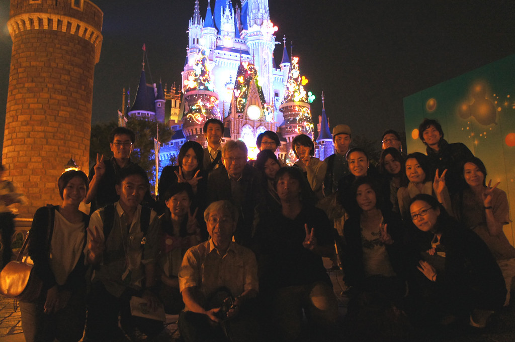 Tokyo Disneyland Group Photo 東京ディズニーランド 集合写真 特別ライトアップ Flickr