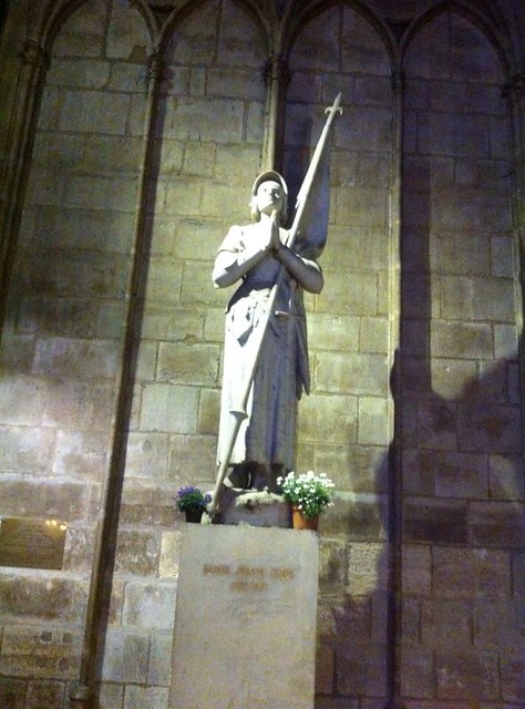 Estátua de Joana D Arc-Catedral de Notre Dame/Paris