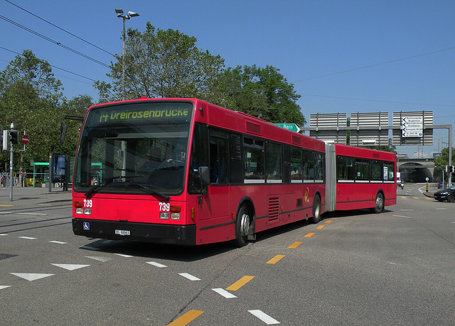 Ende Mai 2012 bis Ende Juli 2012 wurden an zwei Grossbaustellen VAN HOOL Buse von Bernmobil eingesetzt. Hier 739 (ex SVB 242).
