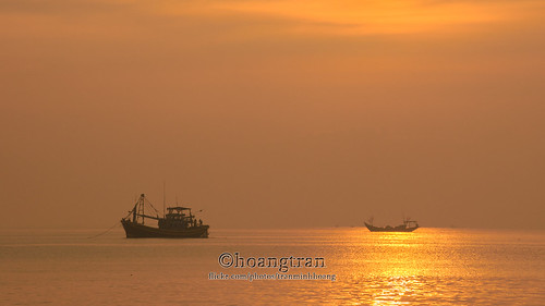 morning sunrise boat vietnam shade wharf fishingboat goldenhour smallboat vungtau woodenboats bariavungtau woodedboat bàrịa cảngcáphướchải phuochaifishingwharf