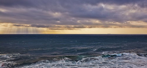 ocean light sea sky water japan clouds sunrise landscape wave 日本 雲 自然 海 空 水 天気 光 波 伊豆 shizuokaprefecture 静岡県 canonef35mmf14lusm 熱川 canon5dmkii ロケーション canoneos5dmkii kamodistrict