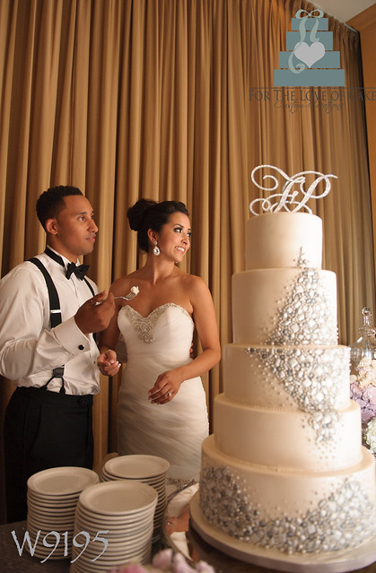 W9195-large-jewelry-wedding-cake-toronto