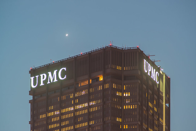Jupiter hangs above the Steel Building in downtown Pittsburgh