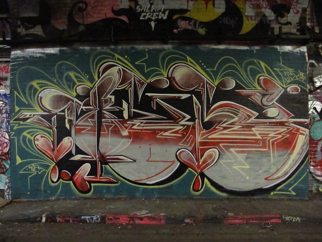 Toes graffiti, Leake Street