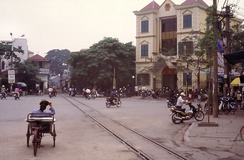 vietnam haiphong harbourtrack ðsvn metergauge infra alignment levelcrossing streetscene 2003