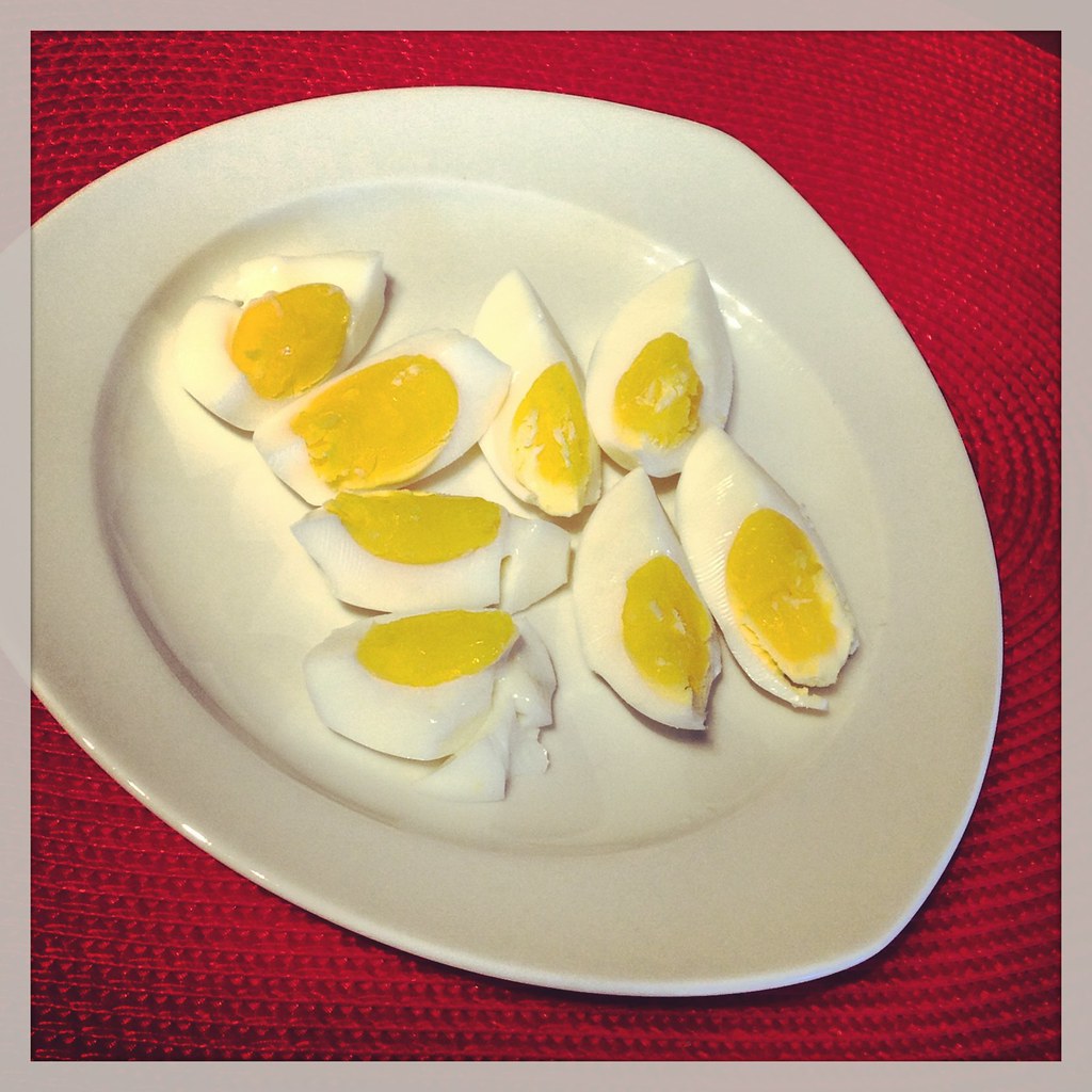 Hartgekochte Eier | cellRESET weißer Tag | Zwei kalte hartge… | Flickr