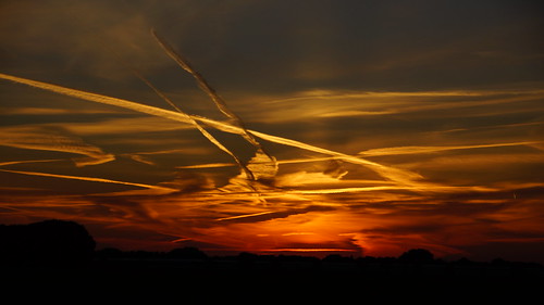 sun sunrise day cloudy sony polder zon zuilichem zonsopkomst vliegtuigstrepen