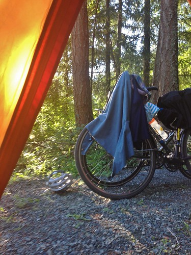 bc bikes tent vancouverisland biking touring chemainusrivercampground