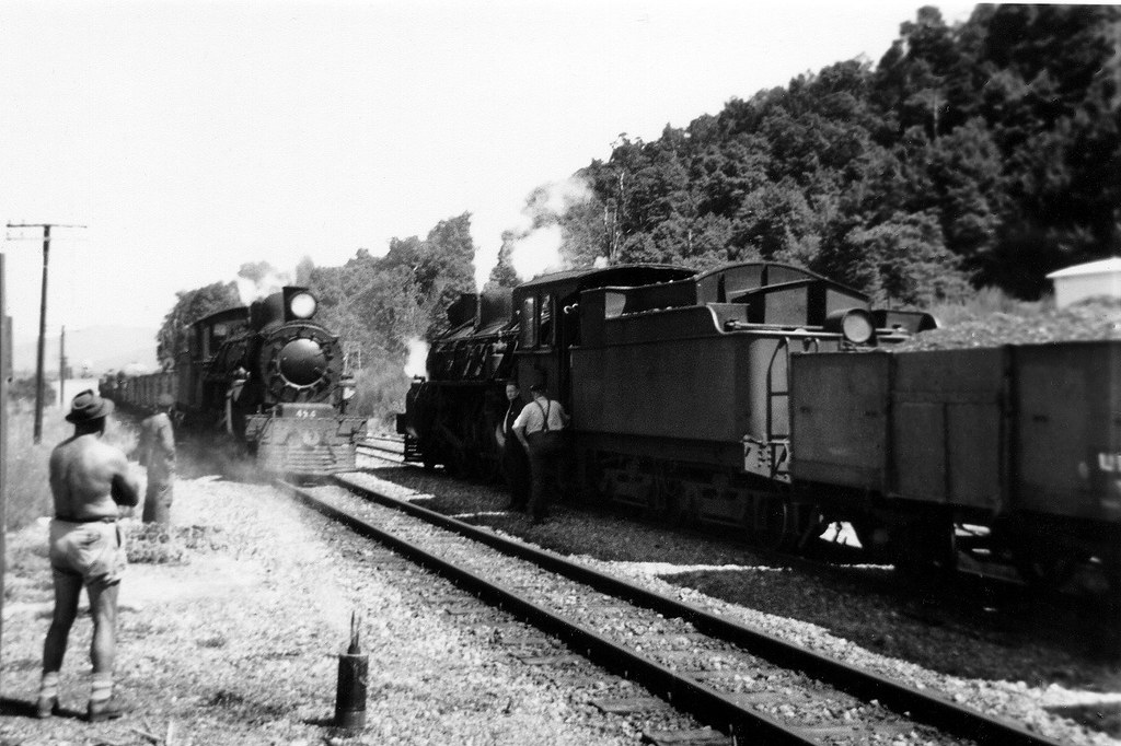 NZR Locomotives A424 & A423 in 1968