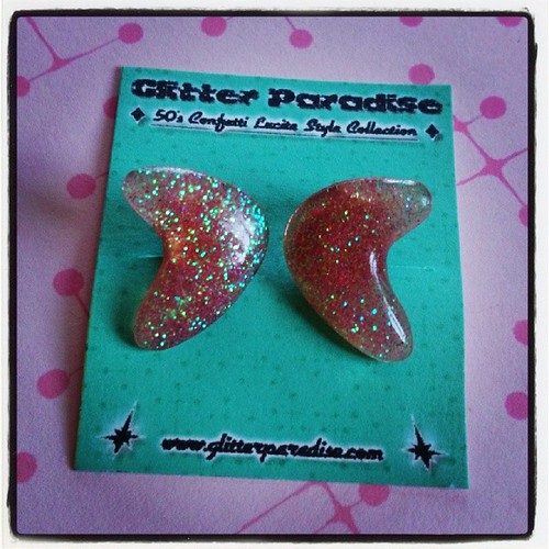 ✦50's Style Confetti Lucite Boomerang Pink✦  Get yours  www.glitterparadise.com   #GlitterParadise #jewelry #accessories #Earring #Pink #EarsClips #jewelrydesigner #Glitter #jewelryaddict #pinupaccessories #pinupfashion #pinupstyle #Pinup #pinupjewelry #v | by glitterparadise
