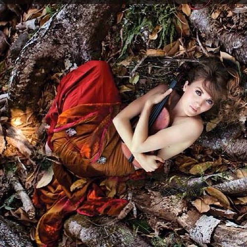 This amazing lady is Laura Targett, and tonight if you're in byron you should be at her CD launch - it's going to be incredible :) #livesound #soundengineer #folk #world #music #violin http://ift.tt/18LTHWx | by Biggsounds