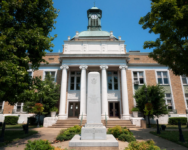 Fayette County Courthouse (1927), 1 Court Square, Somerville, TN (1854, pop. 3,094), USA