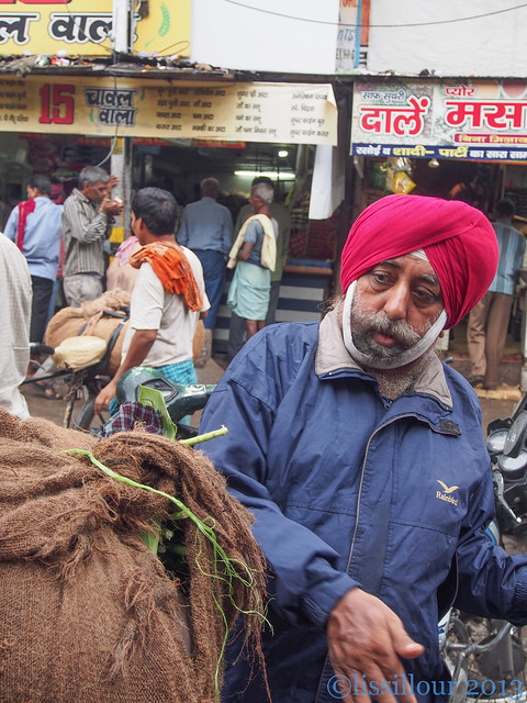 Vendeur Sikh flower seller Old Delhi..India