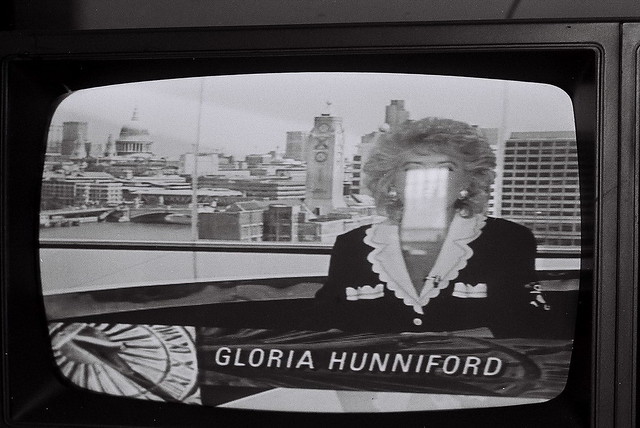 TV STARS - GLORIA HUNNIFORD CIRCA 1989