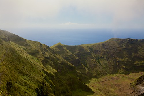 volcano hiking hike caribbean grenadines svg caribe saintvicent lasoufrière