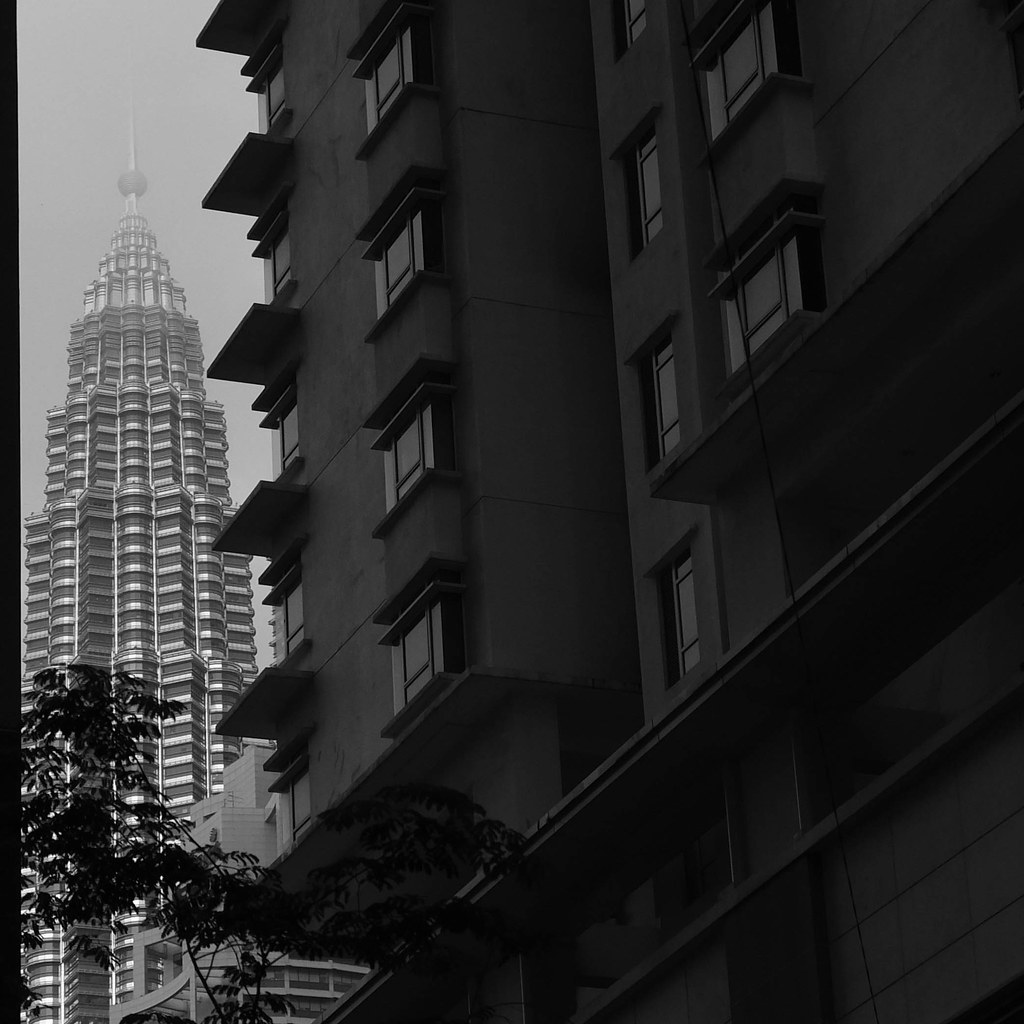 百万元就能在床边看到双子塔的景色 Million dollar bedside view of the Petronas Twin Towers