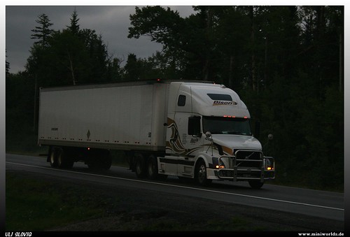 ontario canada truck volvo box marathon transport lorry camion trailer bison kanada lastwagen koffer lkw laster bullbar lastkraftwagen vnl auflieger kuhfänger