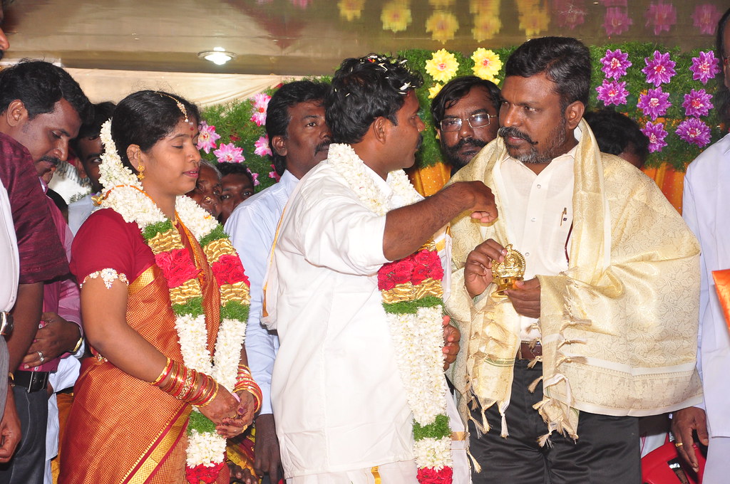 திருவள்ளுவர் திருவிளக்கு உடன் | samaran nagan | Flickr